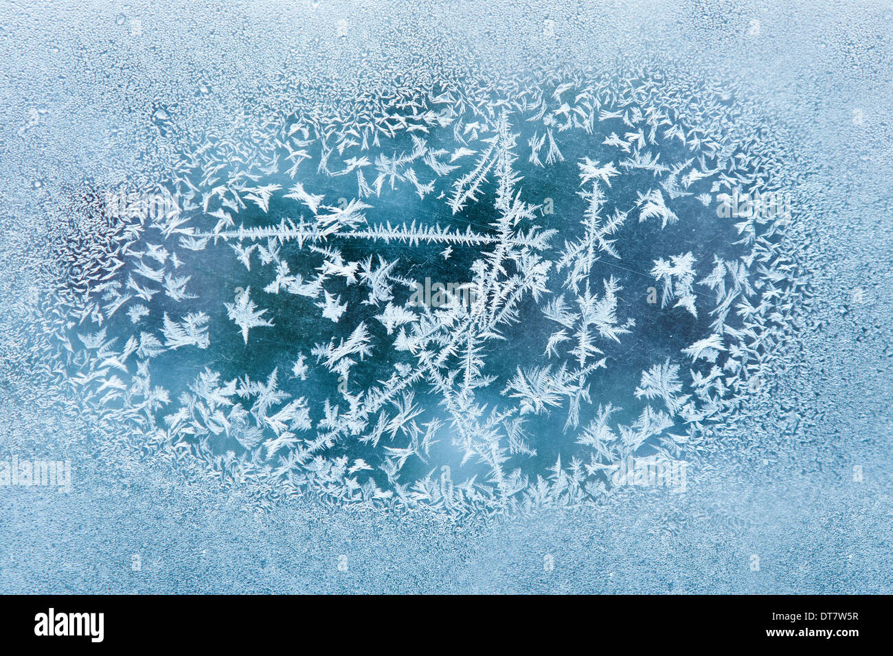 Frost auf dem alten zerkratzte Glas, Textur. Zentrum im Fokus Stockfoto