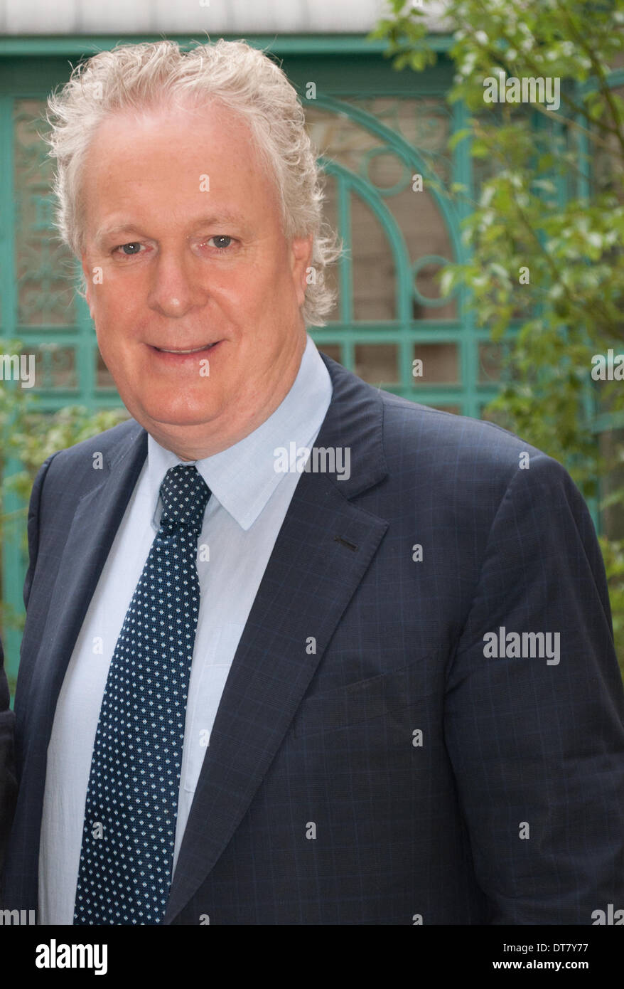 Paris, Frankreich. 11. Februar 2014. Ehemalige kanadische Prime Minister, Jean Charest, in Paris, Frankreich. Bildnachweis: Laurent Poinet/Alamy Live-Nachrichten Stockfoto