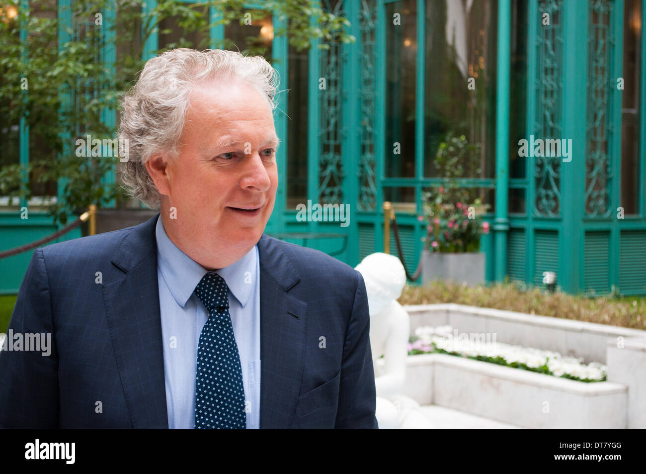 Paris, Frankreich. 11. Februar 2014. Ehemalige kanadische Prime Minister, Jean Charest, in Paris, Frankreich. Bildnachweis: Laurent Poinet/Alamy Live-Nachrichten Stockfoto