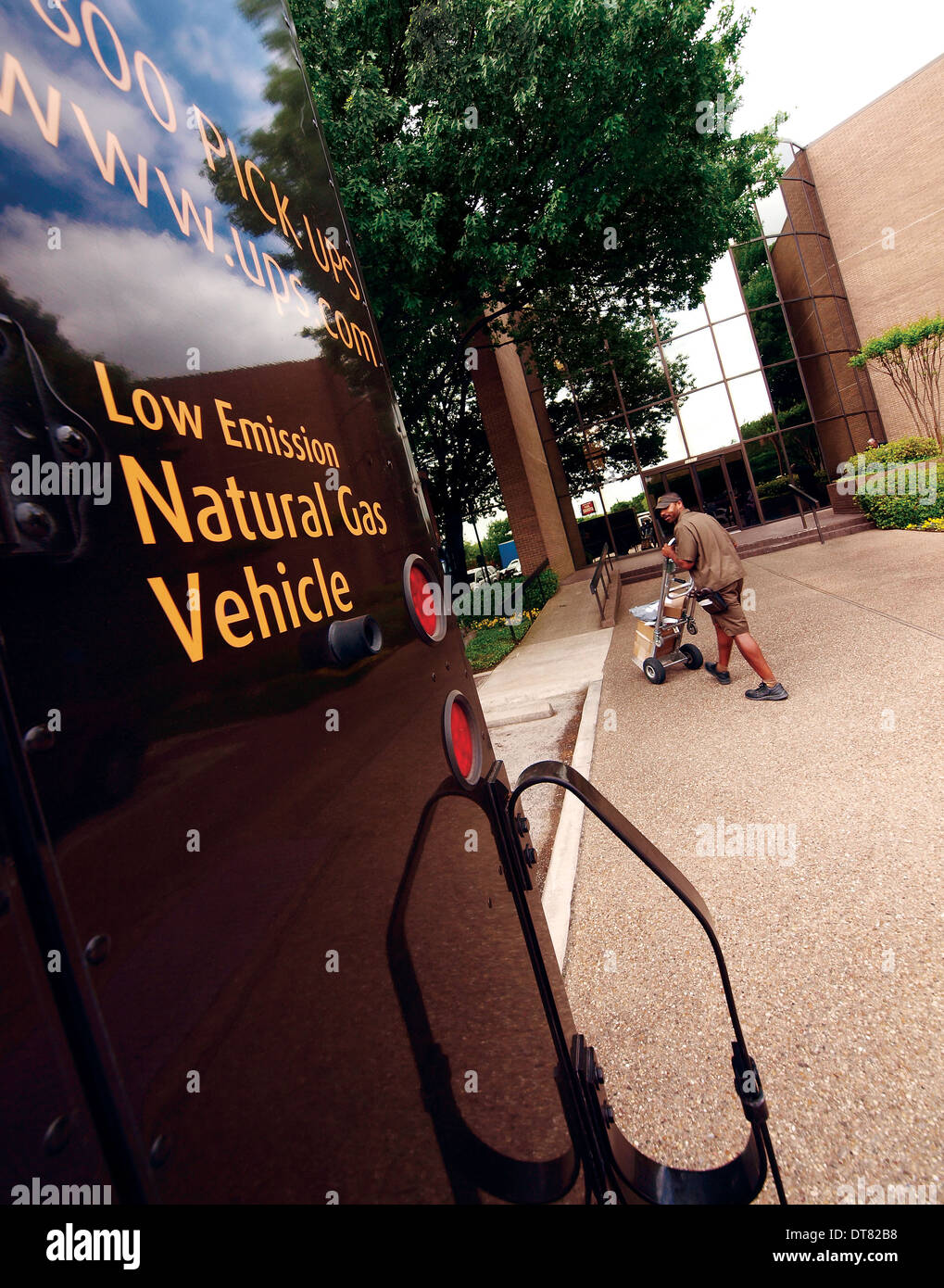 Lieferwagen in Dallas, Texas, läuft auf CNG (compressed Natural Gas), Lieferungen zu machen. Geld sparen und die Umwelt. Stockfoto