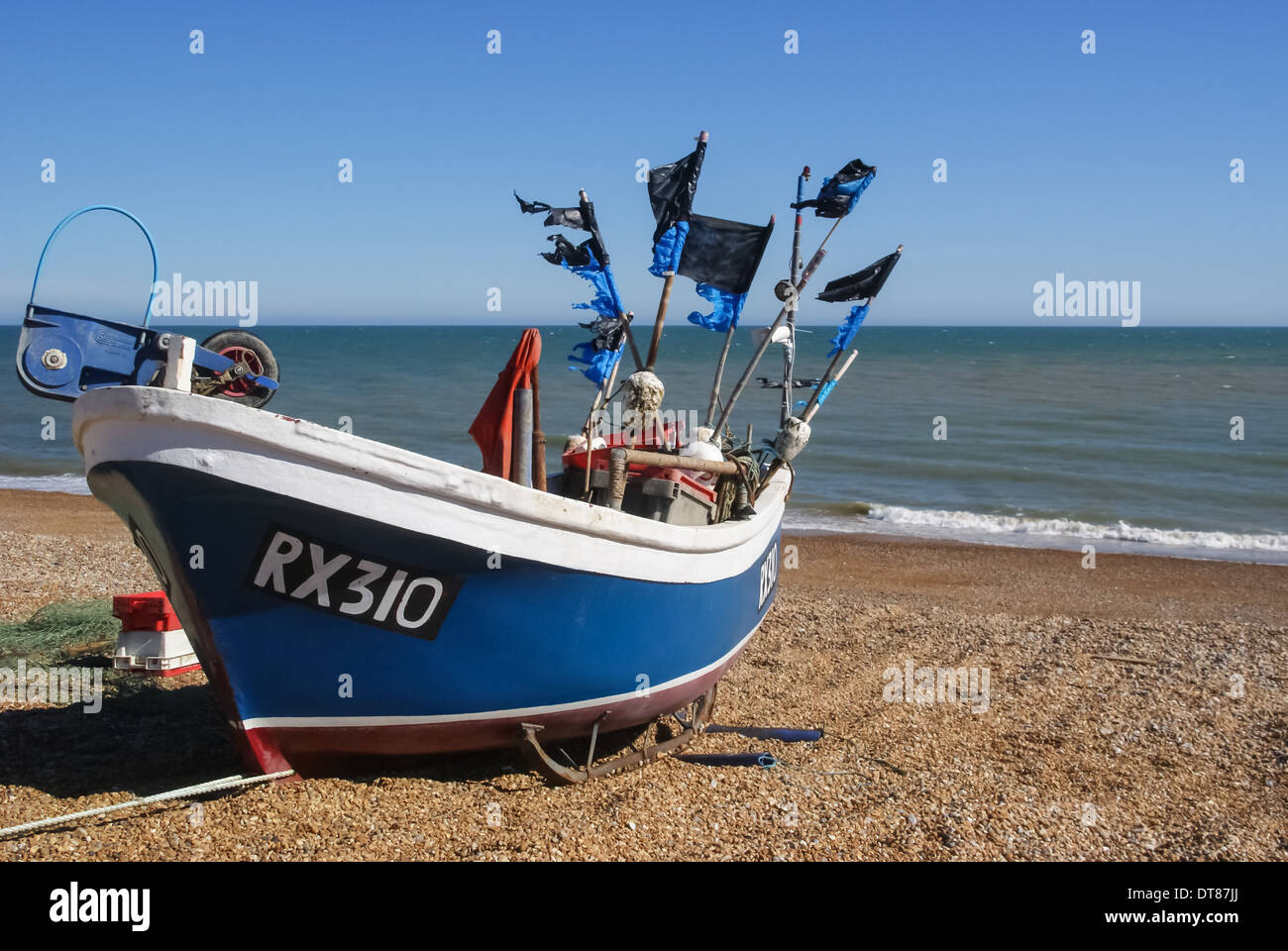 Fischerboot auf der Kiesstrand, Hastings Sussex England Vereinigtes Königreich Großbritannien Stockfoto