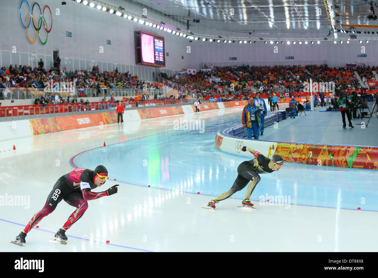 Sotschi, Russland. 10. Februar 2014. (L, R) Nico Ihle (GER), Joji Kato (JPN)-Speed-Skating: Männer 500m bei 'ADLER ARENA' Speed Skating Center während der Olympischen Winterspiele von Sotschi 2014 in Sotschi, Russland. © YUTAKA/AFLO SPORT/Alamy Live-Nachrichten Stockfoto