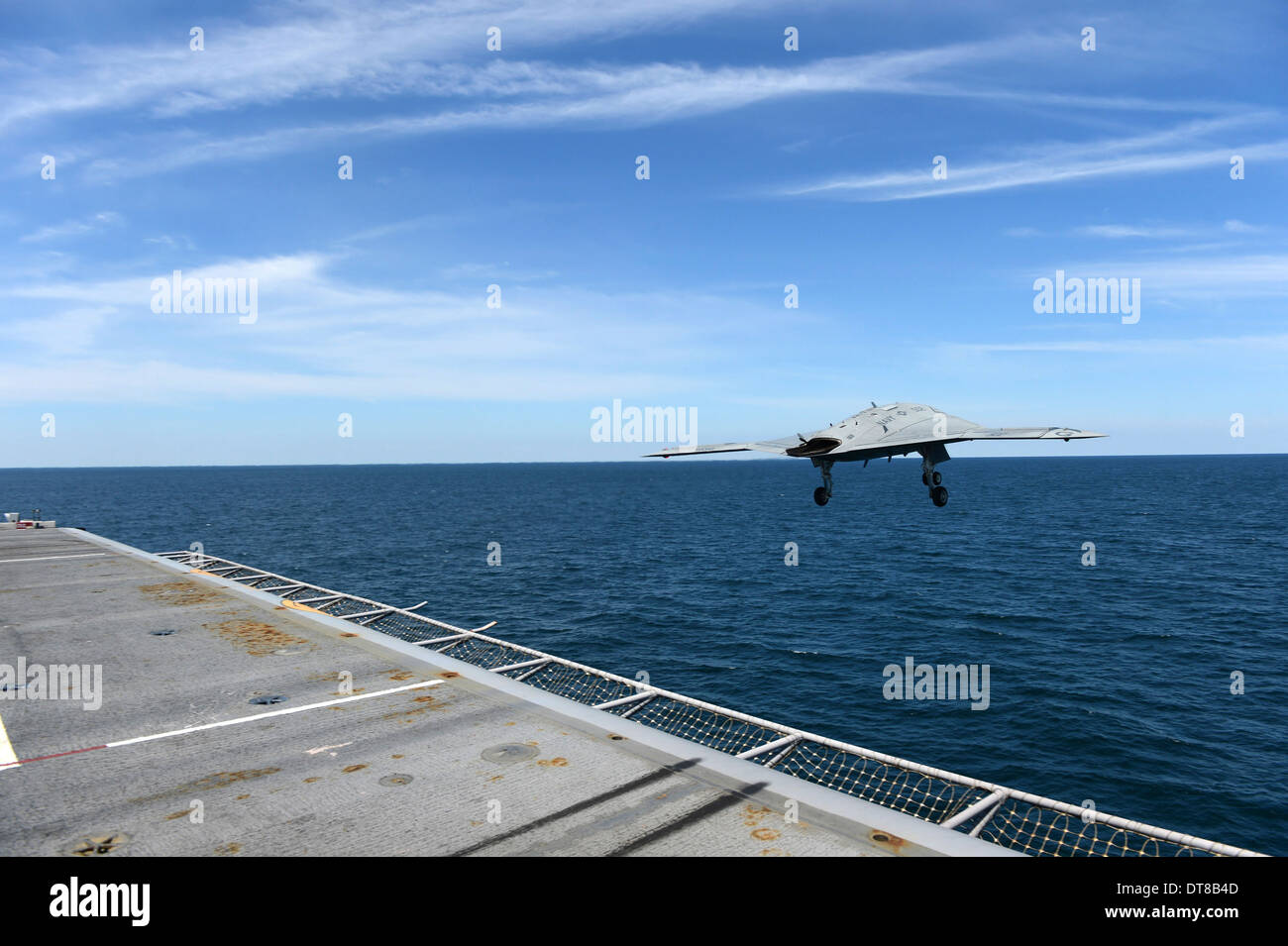 Ein X-47 b Unmanned Combat Air System startet von USS George H.W. Bush. Stockfoto