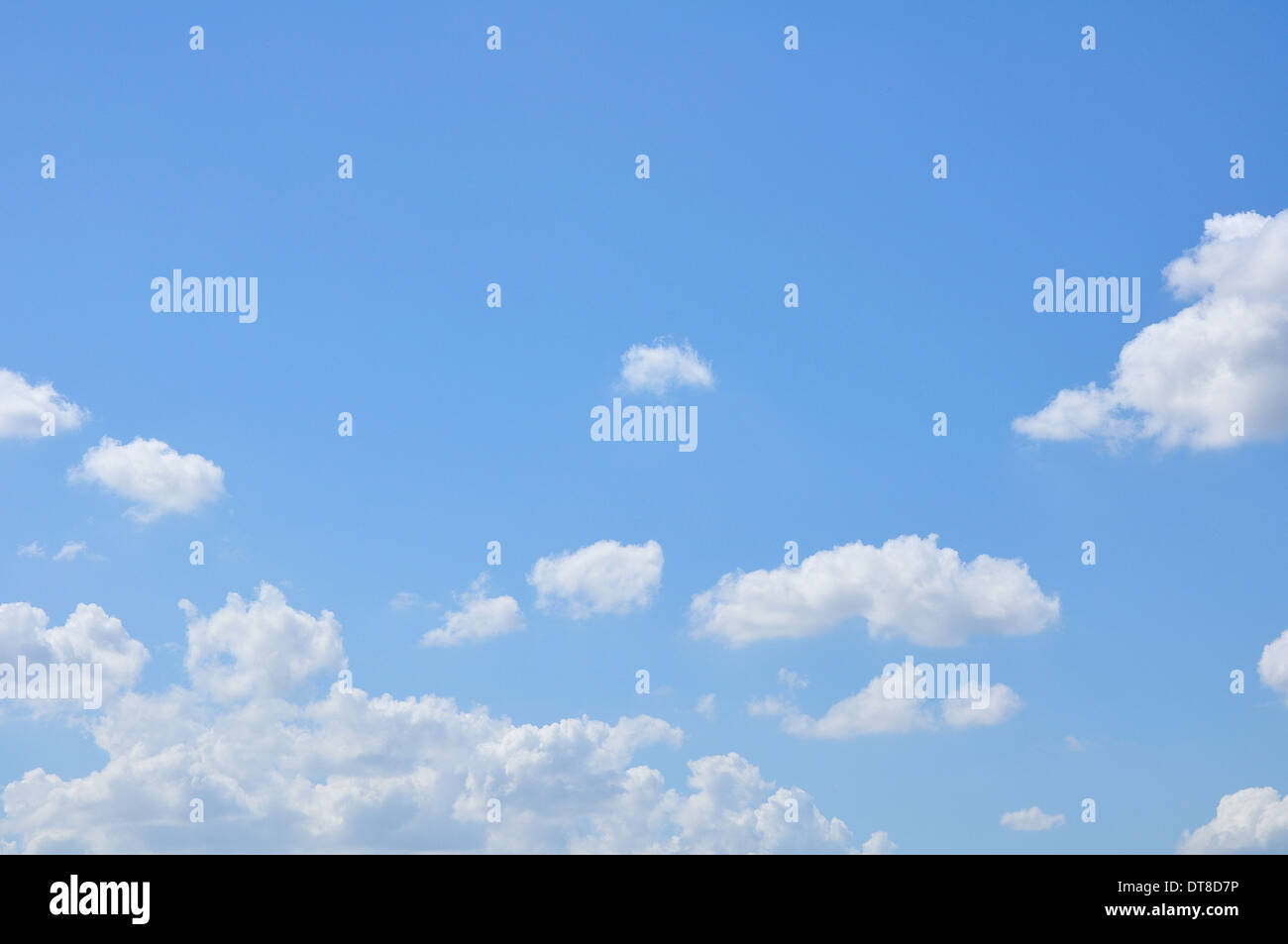 Weiße Wolke am blauen Himmel Stockfoto