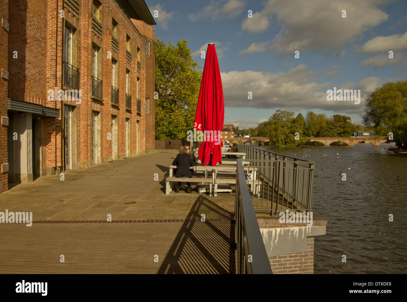 Das Cafe Terrasse des Royal Shakespeare Theatre Stockfoto