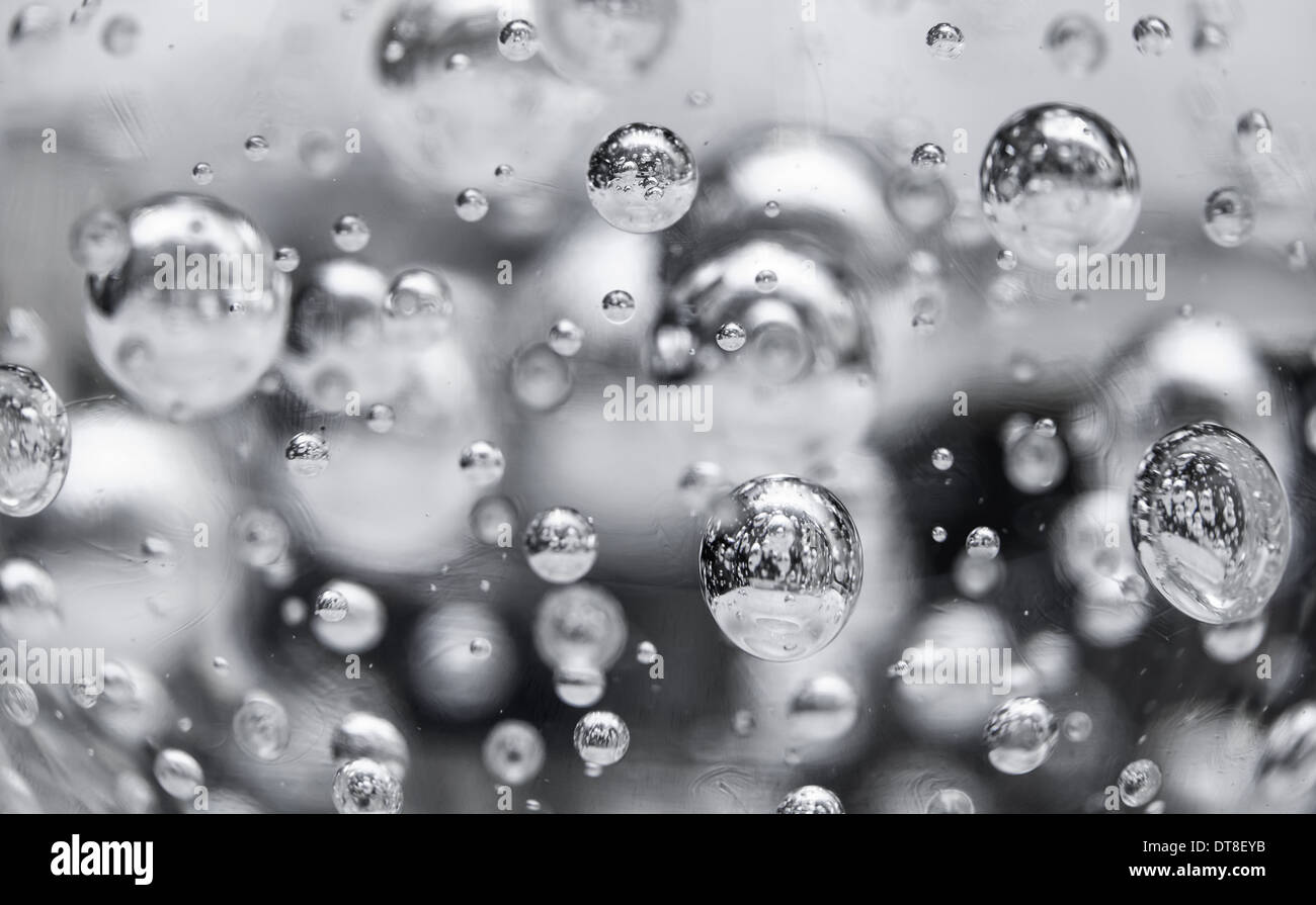 Abstrakte schwarz-weiß Fotohintergrund mit Luftblasen in Glaskugel Stockfoto