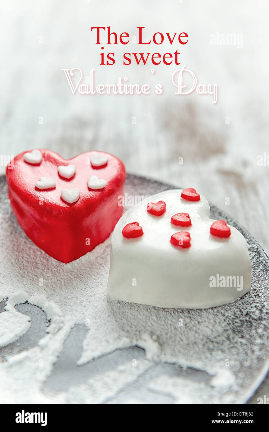 Herz Form Tasse Kuchen zum Valentinstag Stockfoto