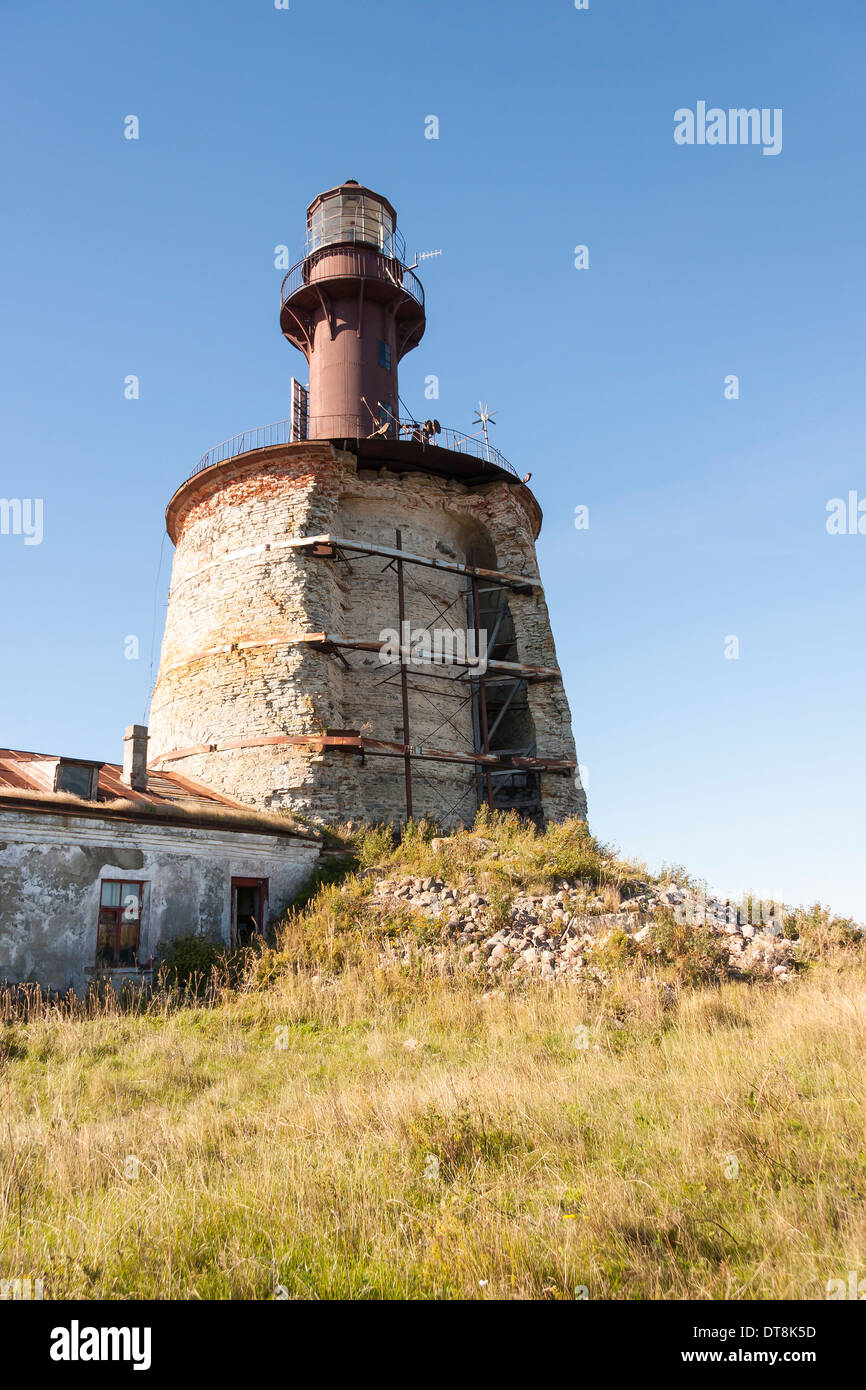 Alten Hälfte gebrochen Leuchtturm auf einer Insel von Keri in Estland Stockfoto