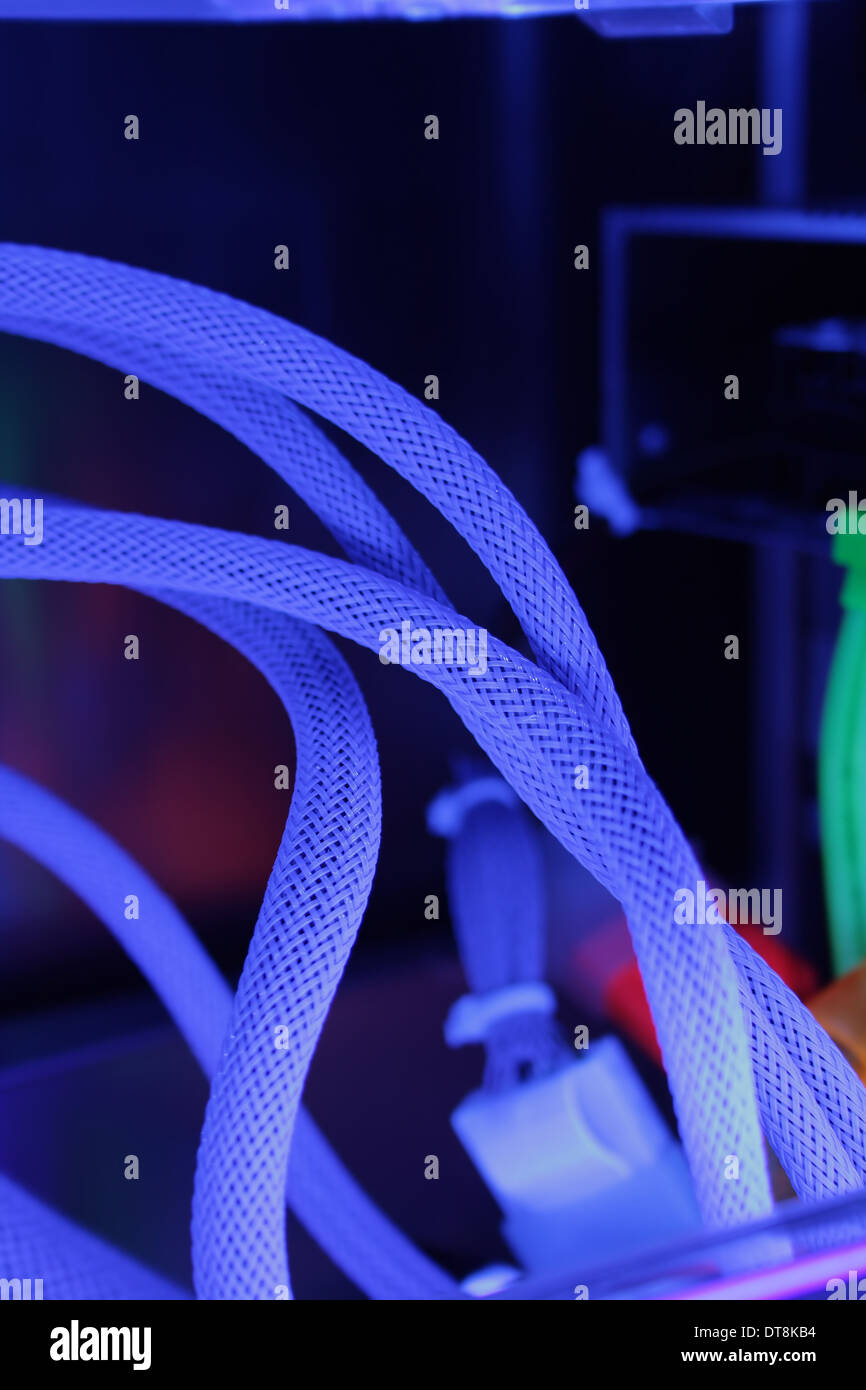 UV beleuchtet PC-Computer-Kabel Stockfoto