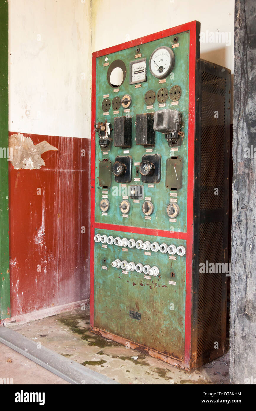 Einem alten defekten Maschine Bedienfeld Stockfoto