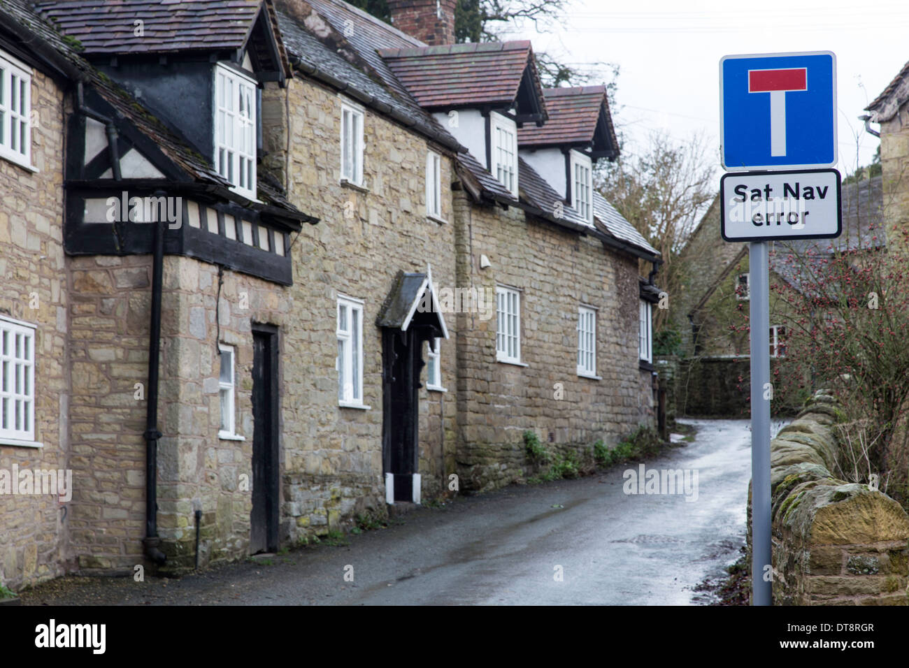 Shropshire Dorf entmutigend Zugang zu einer Sackgasse mit Navi Fehler Schild, England, UK Stockfoto