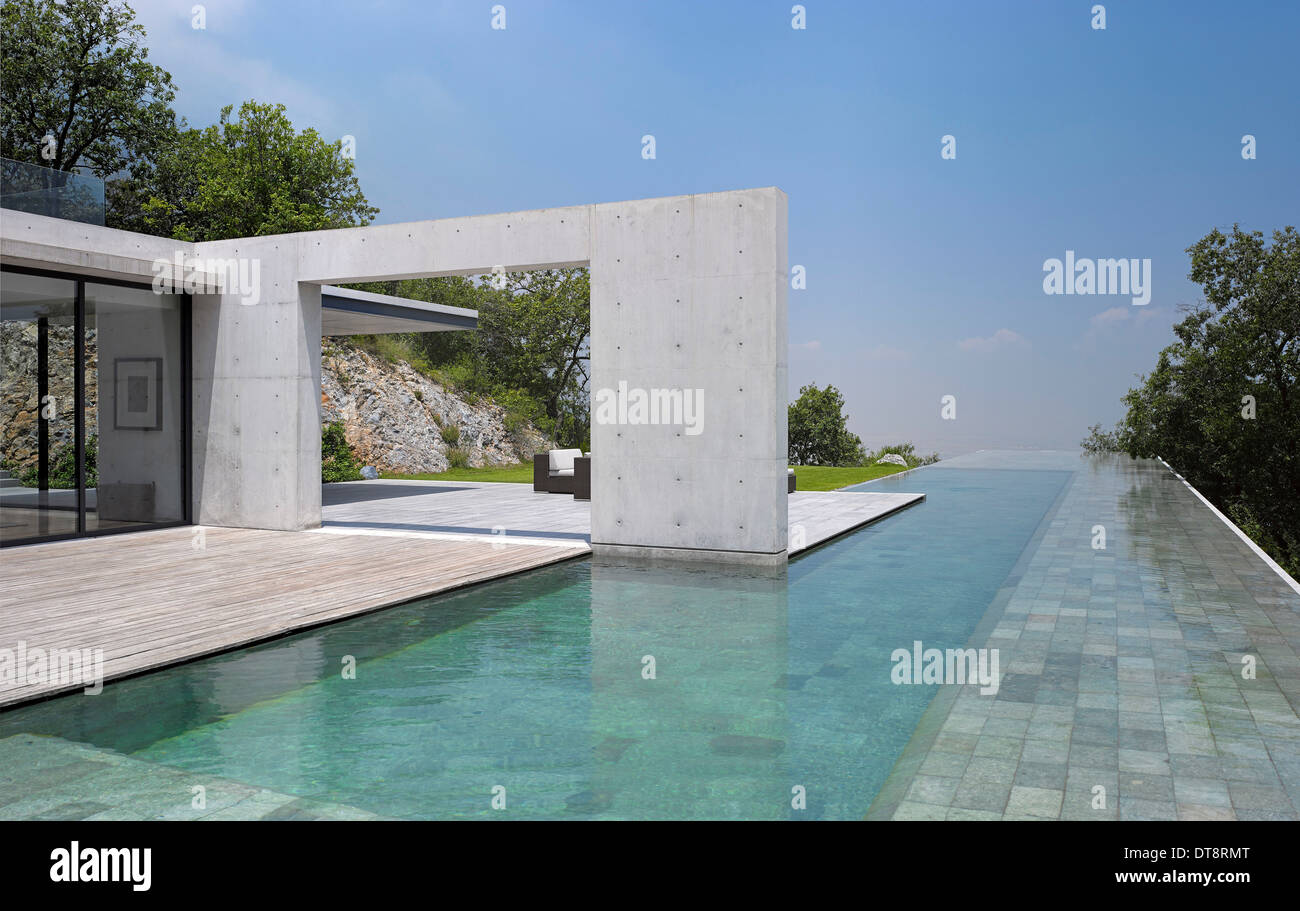 Casa Monterrey, Monterrey, Mexiko. Architekt: Tadao Ando, 2013. Umfassenden Blick auf den Pool. Stockfoto