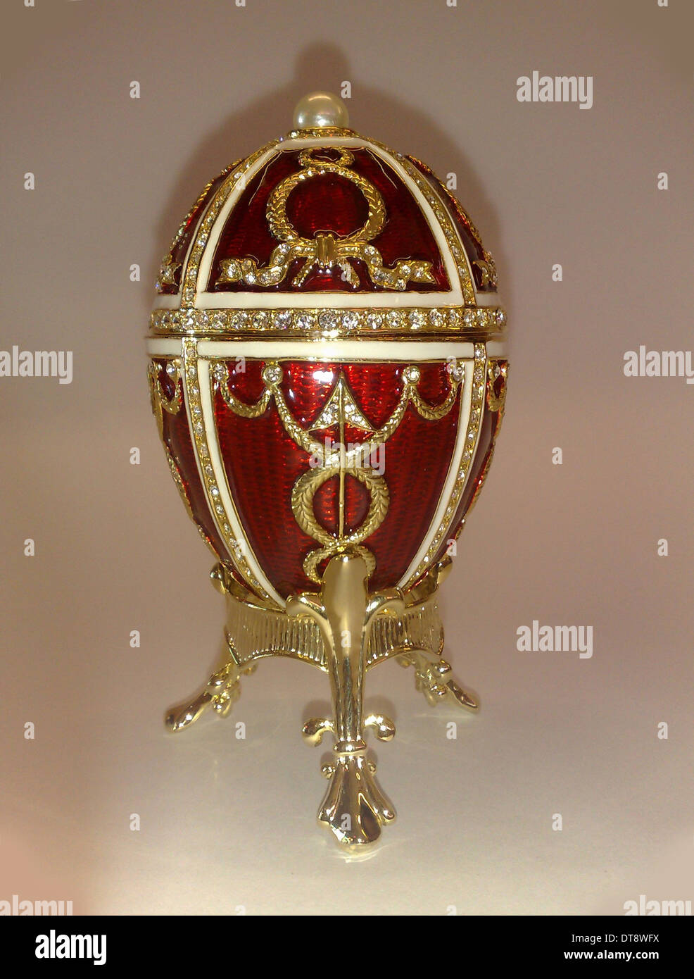 Das Rosebud Ei, 1895. Künstler: Perkhin, Michail Yevlampievich (Fabergé Herstellung) (1860-1903) Stockfoto