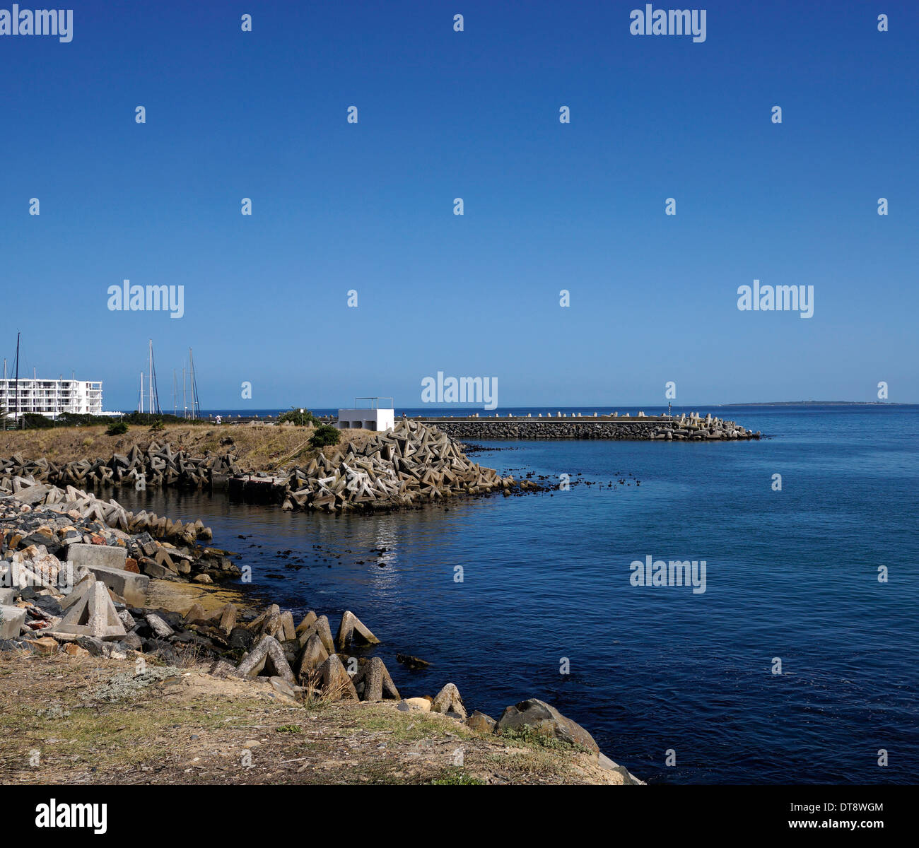 Ansicht von Granger Bay von der Victoria und Alfred Waterfront in Kapstadt. Stockfoto