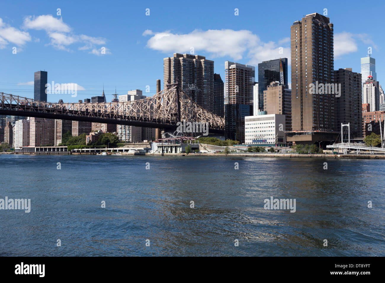 Skyline von Midtown Manhattan und dem East River von Roosevelt Island, New York City, USA Stockfoto