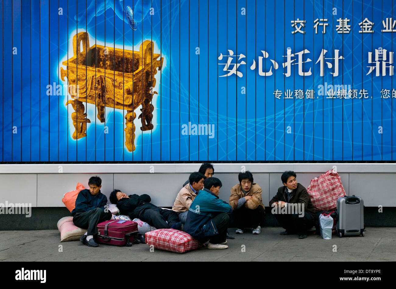 Beijing West Railway Station, vor kurzem angekommen Migranten aus dem ländlichen Raum, China Stockfoto