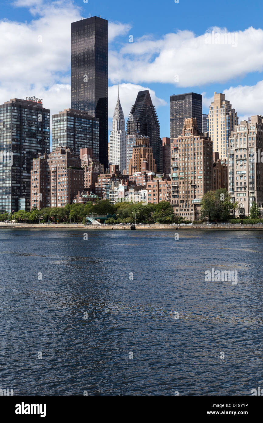Skyline von Midtown Manhattan und dem East River, New York City, USA Stockfoto