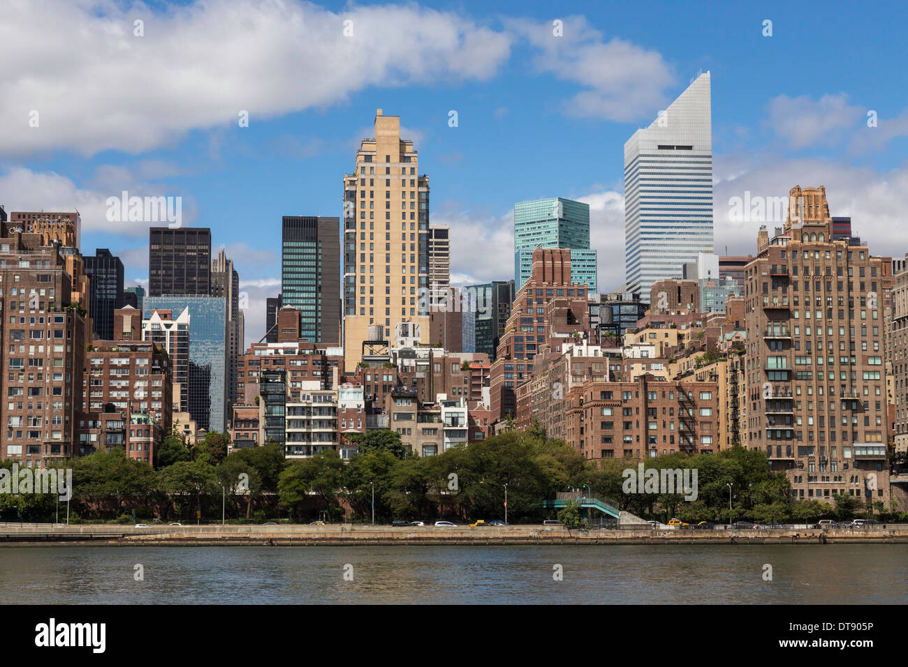 Skyline von Midtown Manhattan und dem East River von Roosevelt Island, New York City, USA Stockfoto