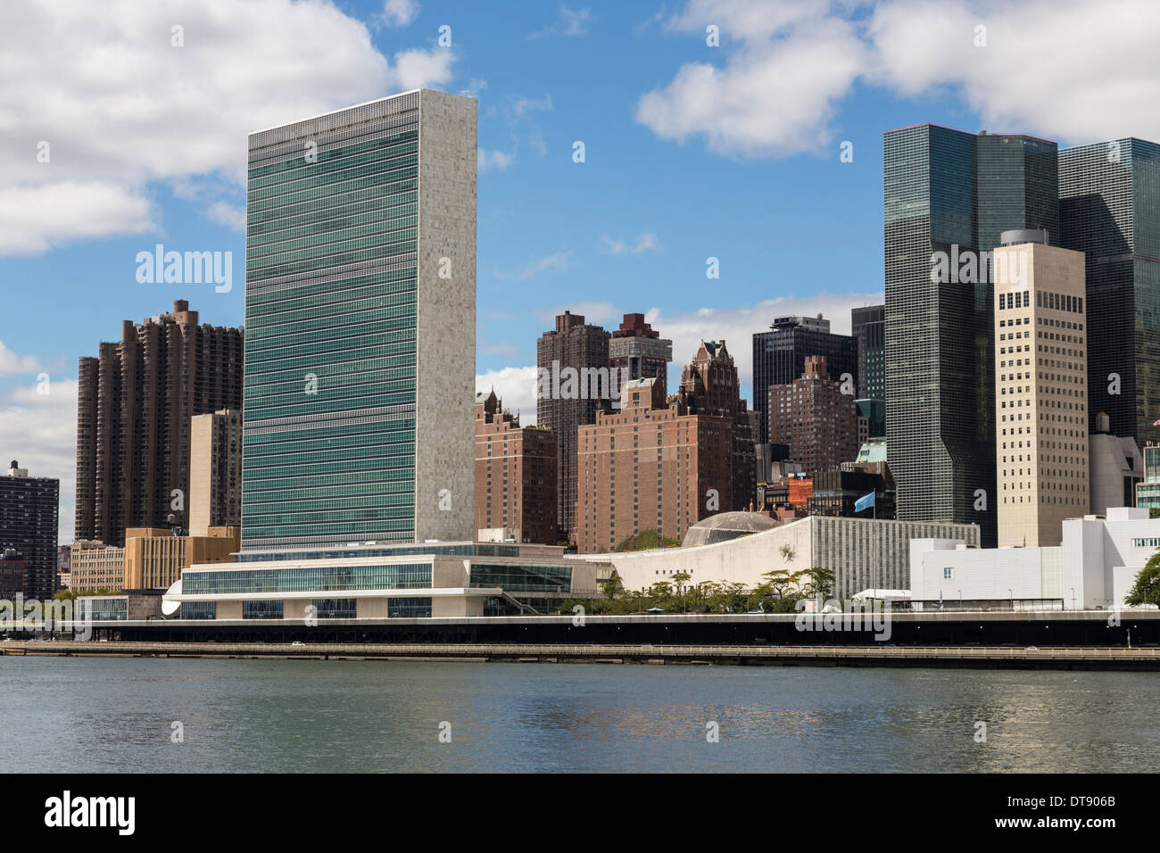 Skyline von Midtown Manhattan und dem East River, New York City, USA Stockfoto