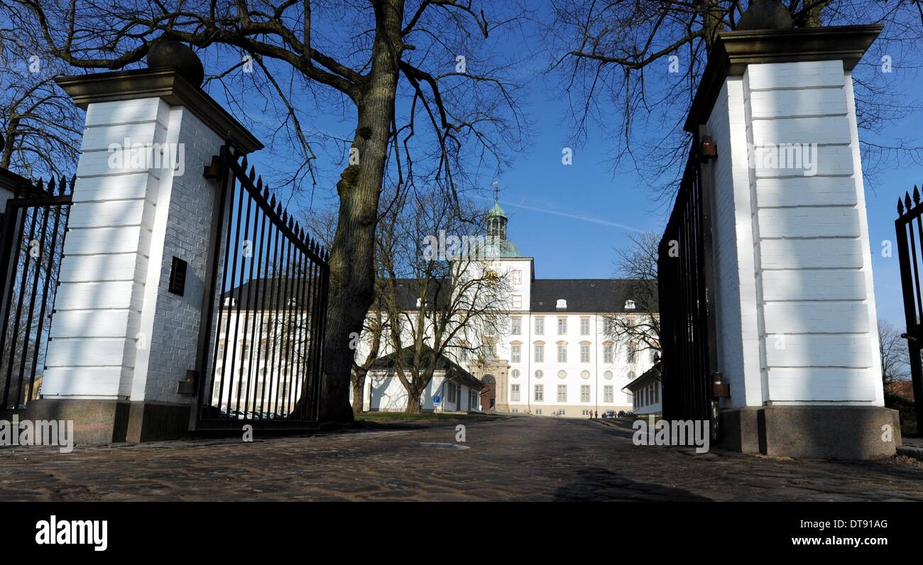 Das Schloss Gottorf ist in Schleswig, Deutschland, 4. Februar 2014 abgebildet. Das Schloss beherbergt Kunstsammlungen mit Kunst aus dem späten Mittelalter zur zeitgenössischen Kunst und ein Archiv für 120.000 Jahre Geschichte der Region. Foto: Carsten Rehder/dpa Stockfoto