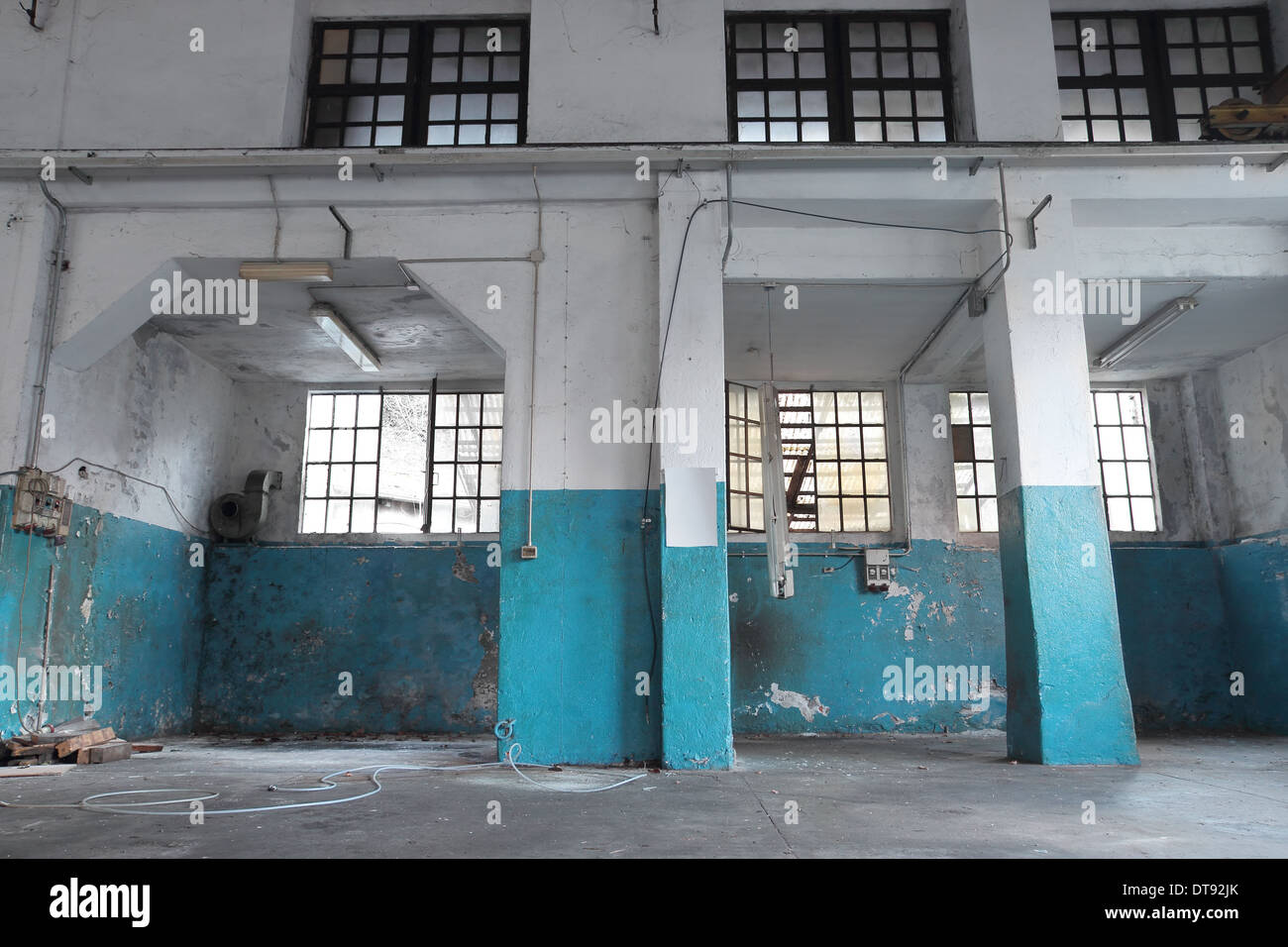 alte verlassene Fabrik innen in einer Fisch-Auge Ansicht Stockfoto