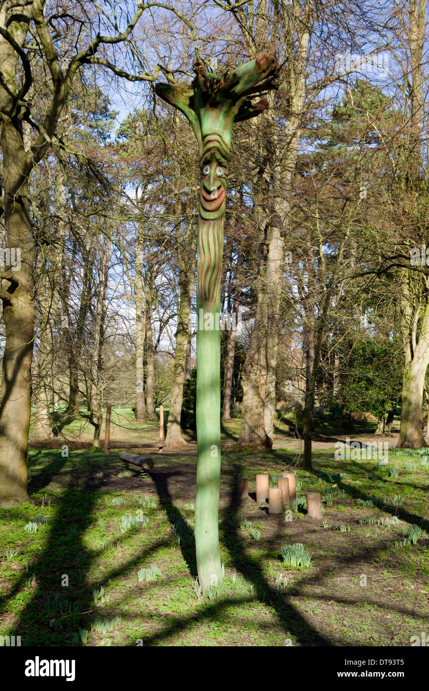 Geschnitzte hölzerne Kunst, das Arboretum, Bute Park, Cardiff, Wales. Stockfoto