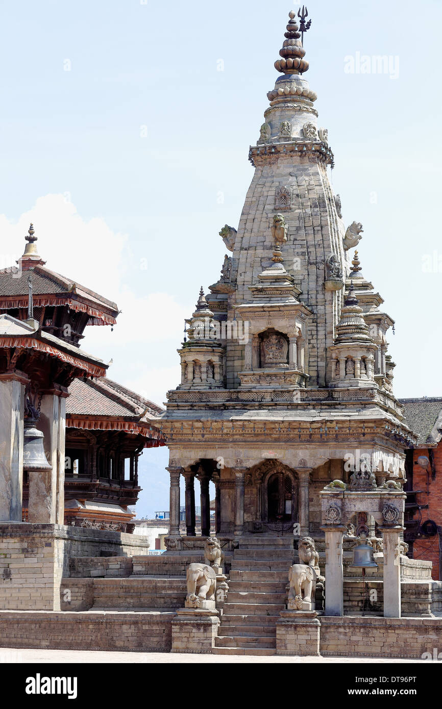 Vatsala-Durga-Tempel mit Taleju - groß- und Khicha Kho Gan - bellenden Hund - Glocken. Durbar Square-Bhaktapur-Nepal. 0234 Stockfoto