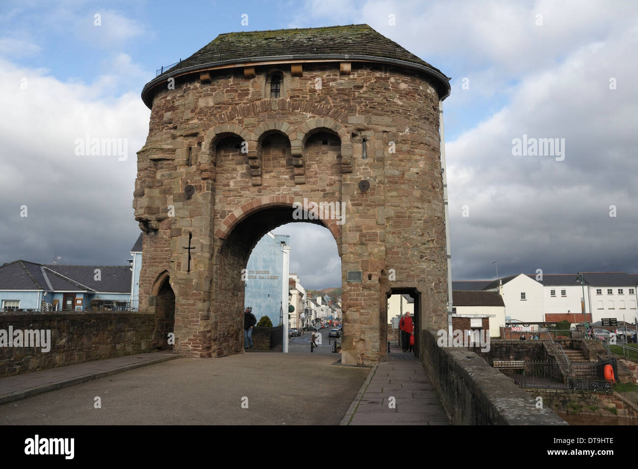 Mittelalterliche Monnow Bridge Gateway Gate Tower Monmouth Wales UK, denkmalgeschütztes Gebäude, walisische Stadt Stockfoto