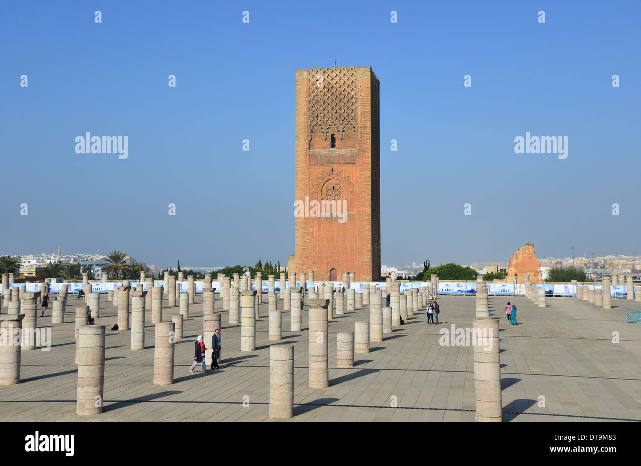 Boulevard Mohamed Lyazid, Rabat, Rabat-Salé-Zemmour-Zaer Region, Hassan-Turm (Tour Hassan), Königreich Marokko Stockfoto