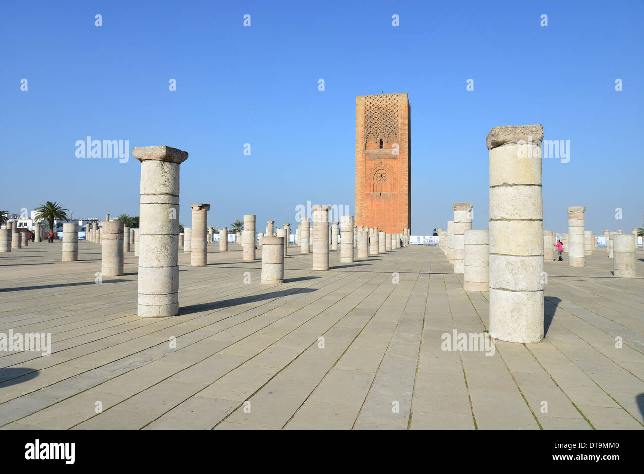 Boulevard Mohamed Lyazid, Rabat, Rabat-Salé-Zemmour-Zaer Region, Hassan-Turm (Tour Hassan), Königreich Marokko Stockfoto