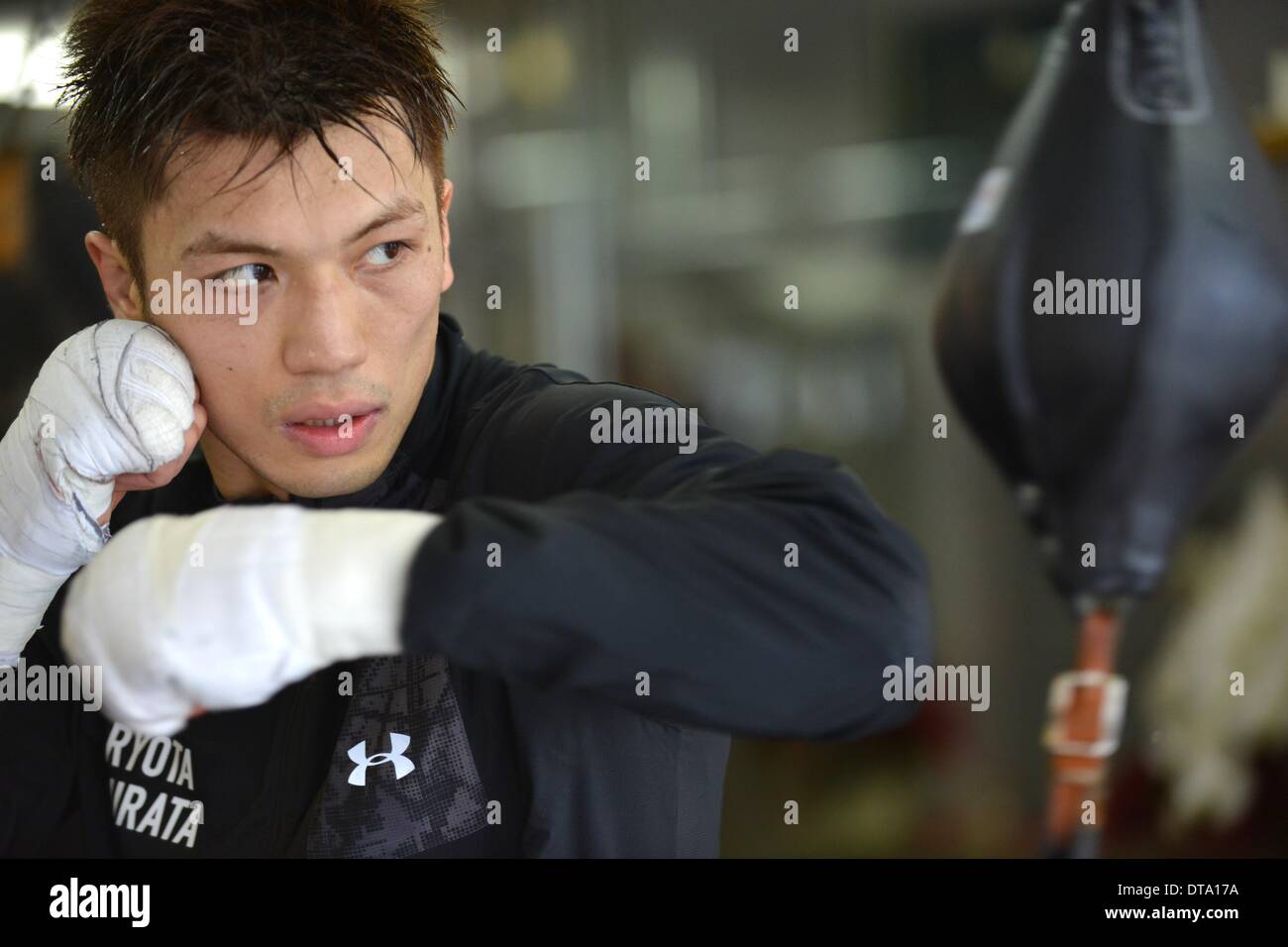 Tokio, Japan. 12. Februar 2014. Ryota Murata (JPN) Boxen: Ryota Murata Japans Züge während seiner offenen Training bei Teiken Boxing Gym in Tokio, Japan. Bildnachweis: Hiroaki Yamaguchi/AFLO/Alamy Live-Nachrichten Stockfoto