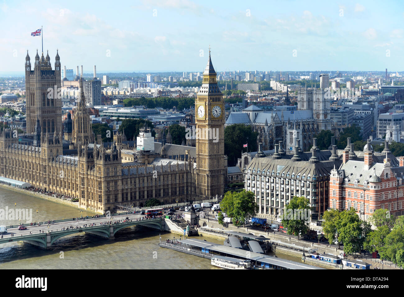 Palast des oder der Houses of Parliament mit dem Victoria Tower mit Elizabeth Tower oder Big Ben, UNESCO-Weltkulturerbe Stockfoto