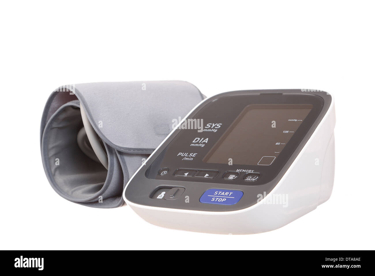 Automatischen Blutdruckmessgerät auf weißem Hintergrund Stockfoto
