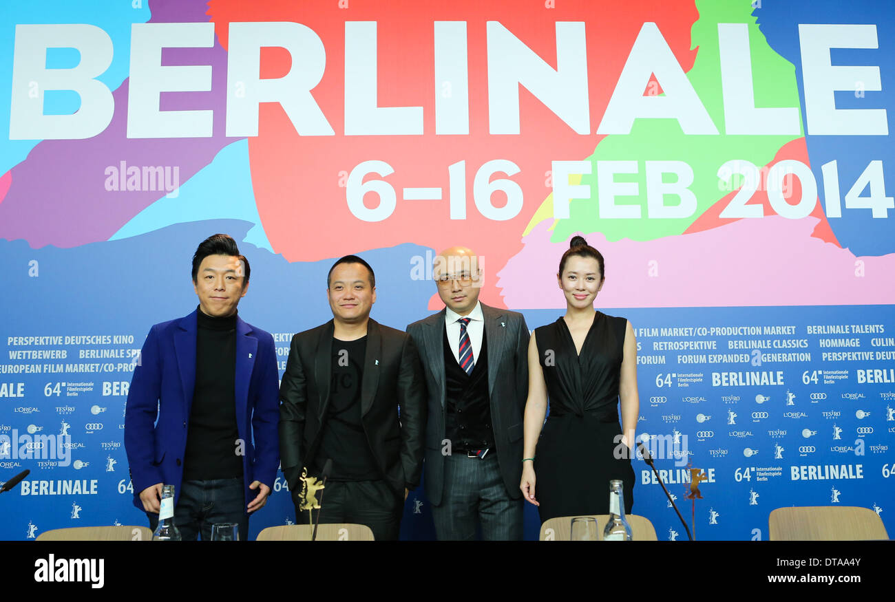 Berlin, Deutschland. 13. Februar 2013. Chinesische Schauspieler Huang Bo, Regisseur Ning Hao, chinesischer Schauspieler Xu Zheng und Atress Yu Nan (L-R) besuchen eine Pressekonferenz um den Film "Niemandsland" auf der 64. Internationalen Filmfestspiele Berlinale in Berlin, Deutschland, am 13. Februar 2013 zu fördern. Bildnachweis: Zhang Fan/Xinhua/Alamy Live-Nachrichten Stockfoto