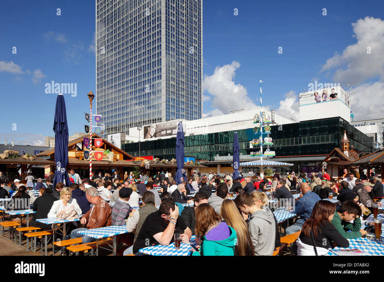 Oktoberfest berlin Fotos und Bildmaterial in hoher Auflösung Alamy
