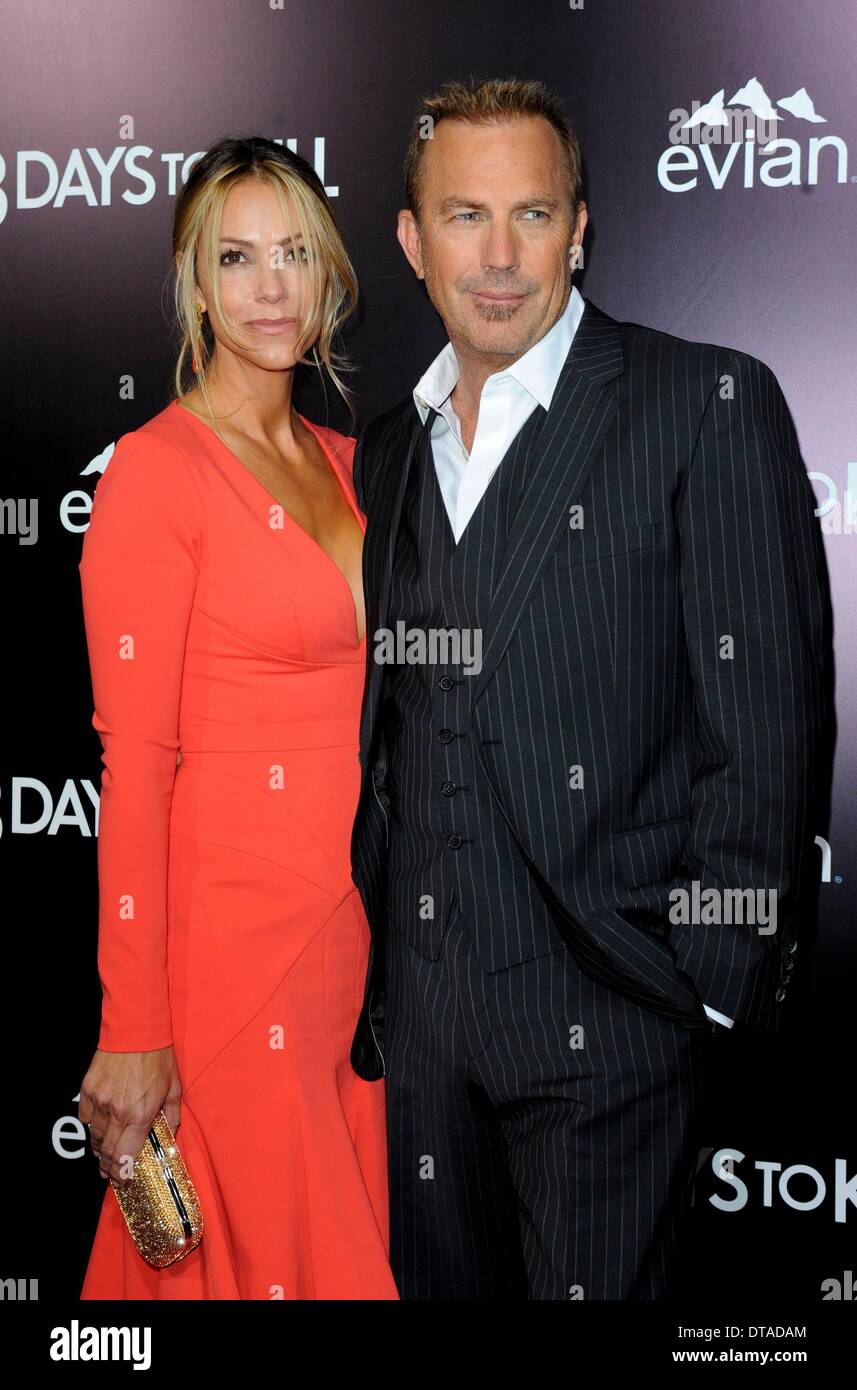 Los Angeles, CA, USA. 12. Februar 2014. Kevin Costner, Christine Baumgartner im Ankunftsbereich für 3 Tage TO KILL Premiere, ArcLight Kinos, Los Angeles, CA 12. Februar 2014. Bildnachweis: Elizabeth Goodenough/Everett Collection/Alamy Live-Nachrichten Stockfoto