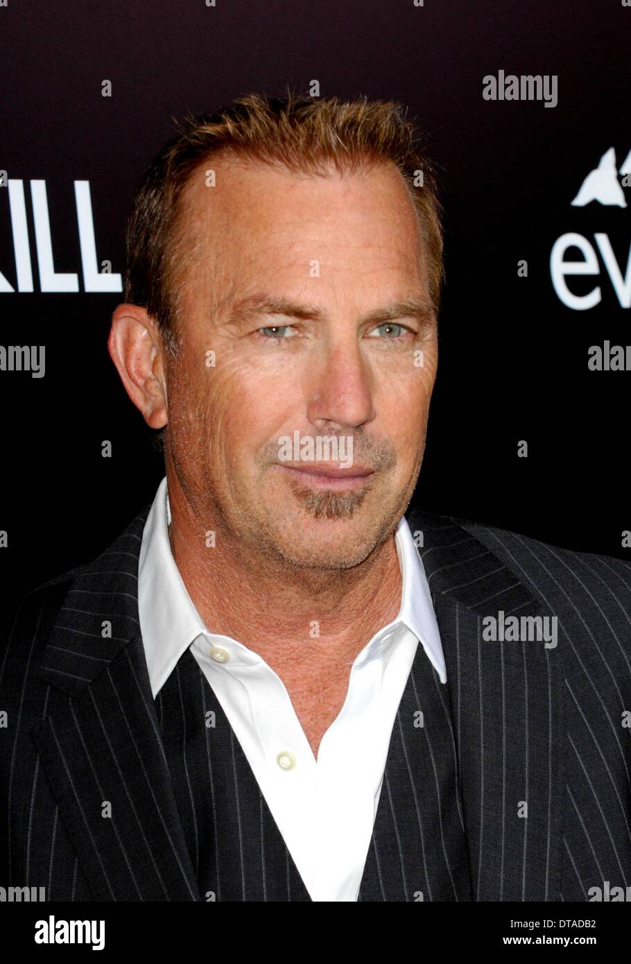 Los Angeles, CA, USA. 12. Februar 2014. Kevin Costner im Ankunftsbereich für 3 Tage TO KILL Premiere, ArcLight Kinos, Los Angeles, CA 12. Februar 2014. Bildnachweis: Elizabeth Goodenough/Everett Collection/Alamy Live-Nachrichten Stockfoto