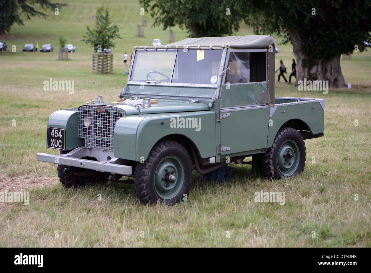 1948-Serie ein Land Rover ein Wiltshire Auto zeigen in Großbritannien. Stockfoto