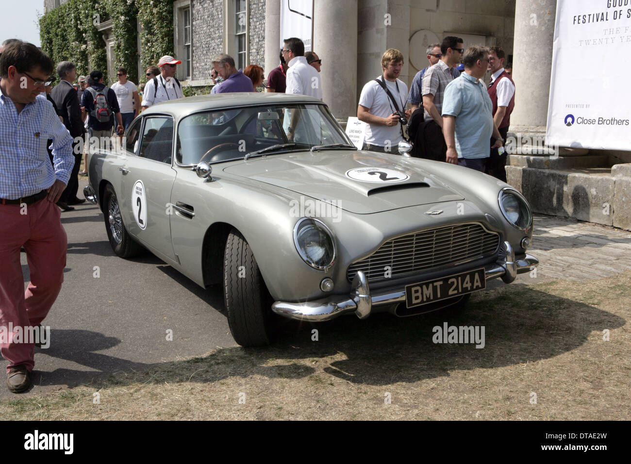 007 James Bond 1963 Aston Martin DB5 lenkt die Aufmerksamkeit beim Goodwood Festival of Speed 2013. Stockfoto