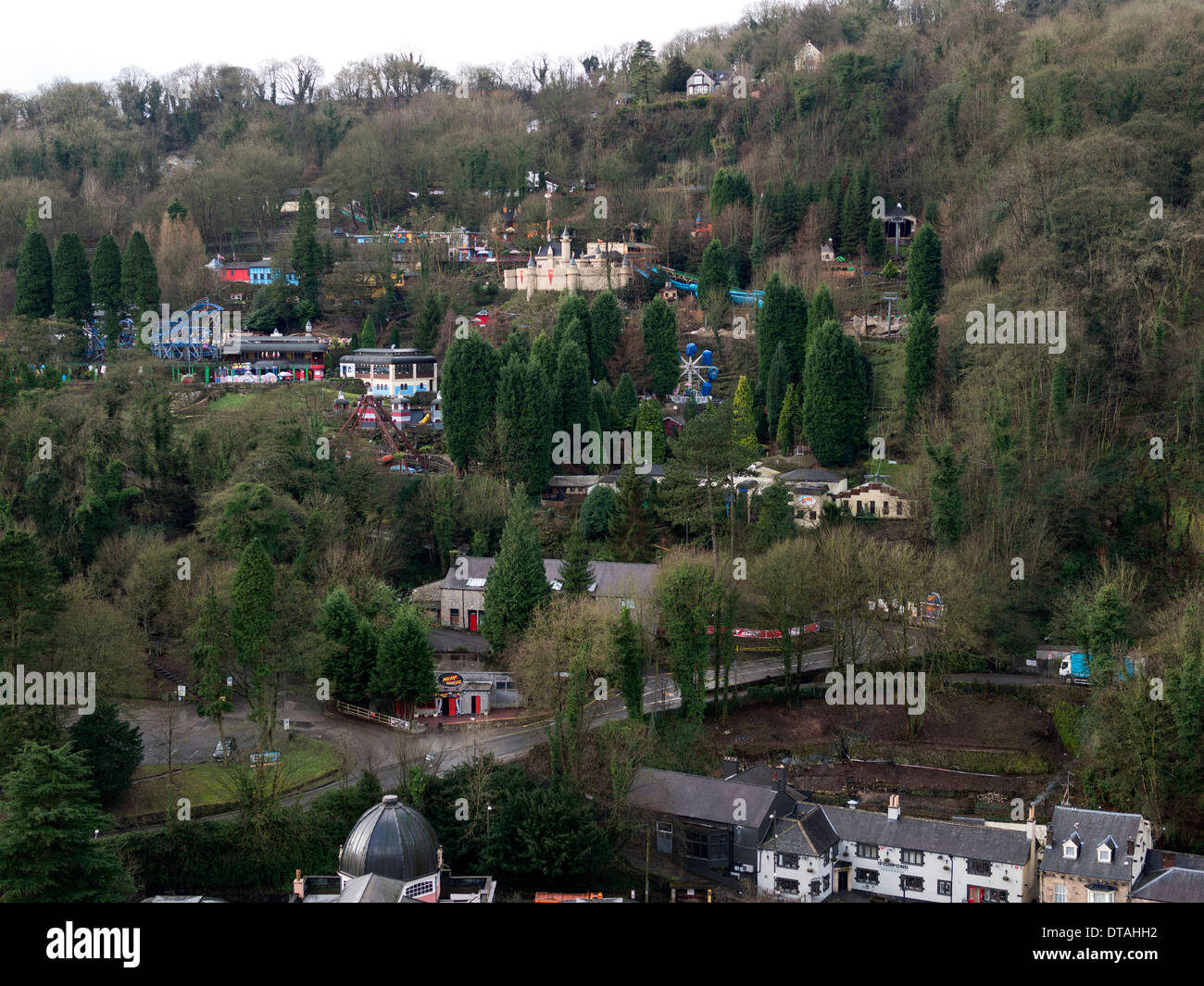 Matlock Bath, Derbyshire, uk, Fluss Derwent Tourismus Peak District Häuser Stockfoto