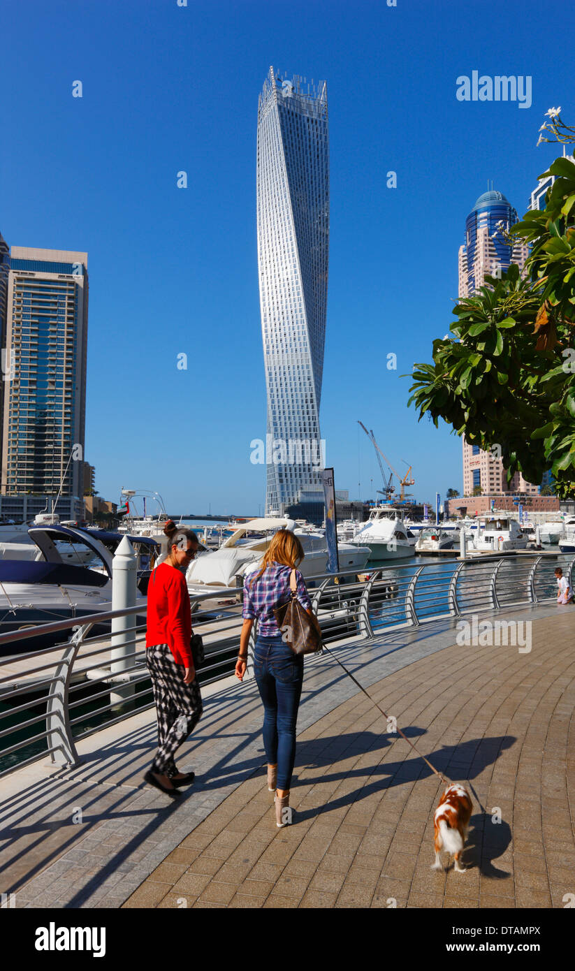 Dubai Marina - Cayan tower Stockfoto