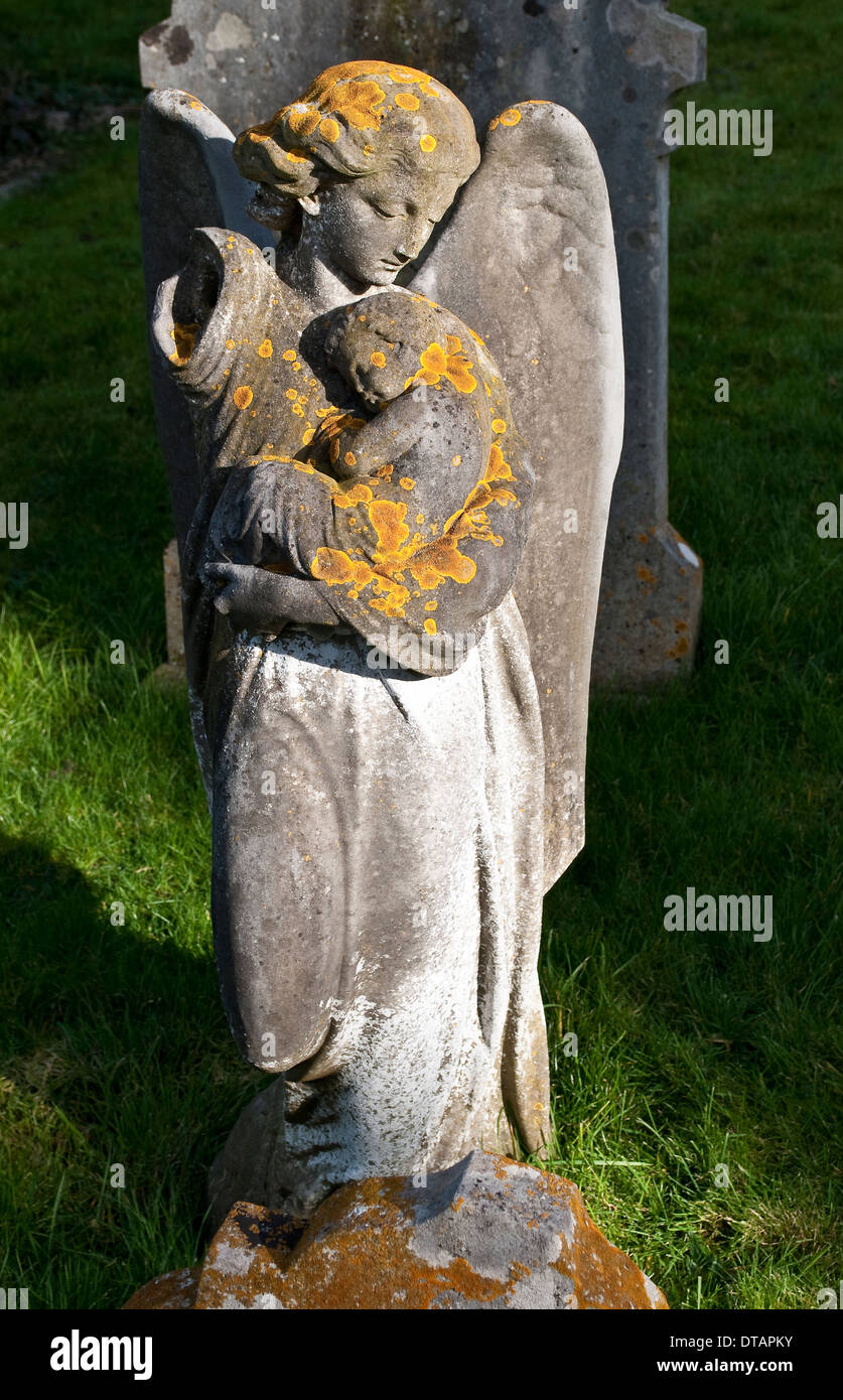 Baby statue auf dem friedhof Stockfotos und bilder Kaufen Alamy