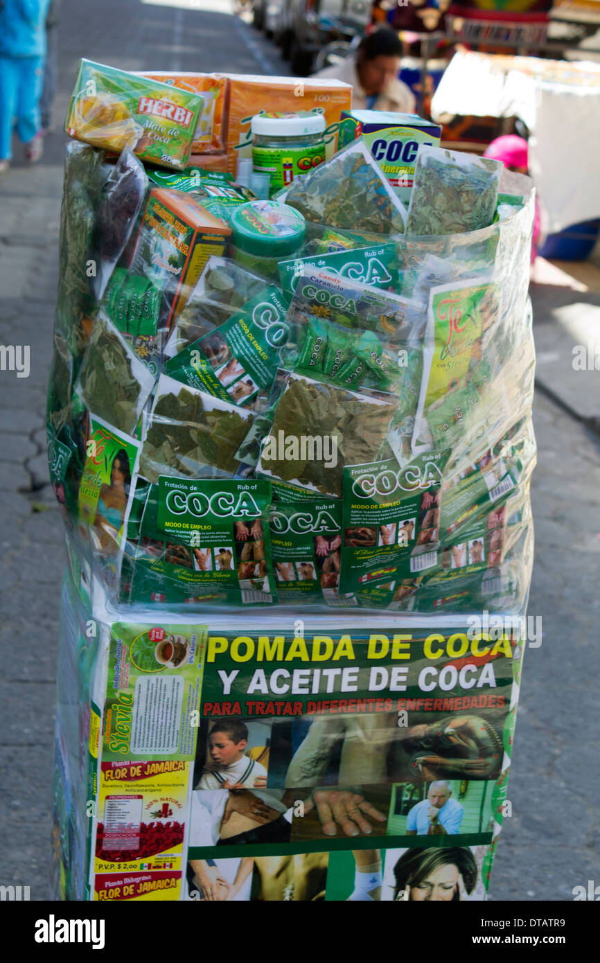 Peruanischen Coca Blatt in einem ecuadorianischen Markt verkaufter Produkte Stockfoto
