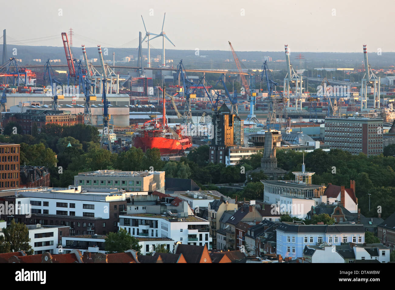 Hamburg, Deutschland, mit Blick auf den Hafen Stockfoto