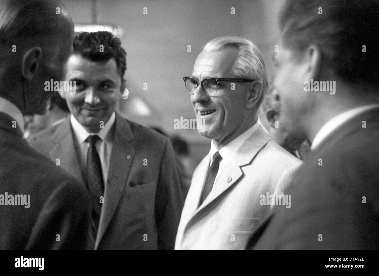 Hoppegarten, DDR, Willi Stoph (nichts von Rechts), Vorsitzender des Ministerrates der DDR Stockfoto