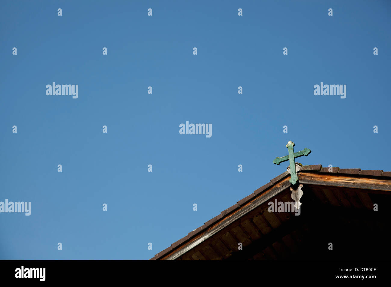 Blick auf die Kirche gegen blauen Himmel Stockfoto Blick auf die Kirche gegen blauen Himmel Stockfoto