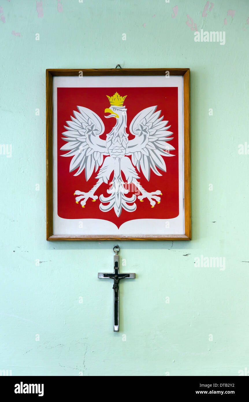 Posen, Polen, Hoheitszeichen und ein Kreuz im Klassenzimmer Stockfoto