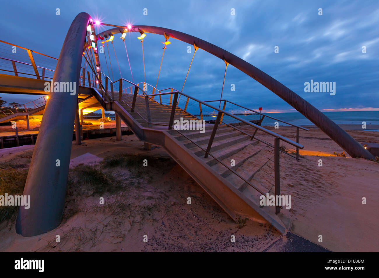 Nacht-Scape-Nacht-Fuß-Brücke leuchtet Frankston Victoria Australien Stockfoto