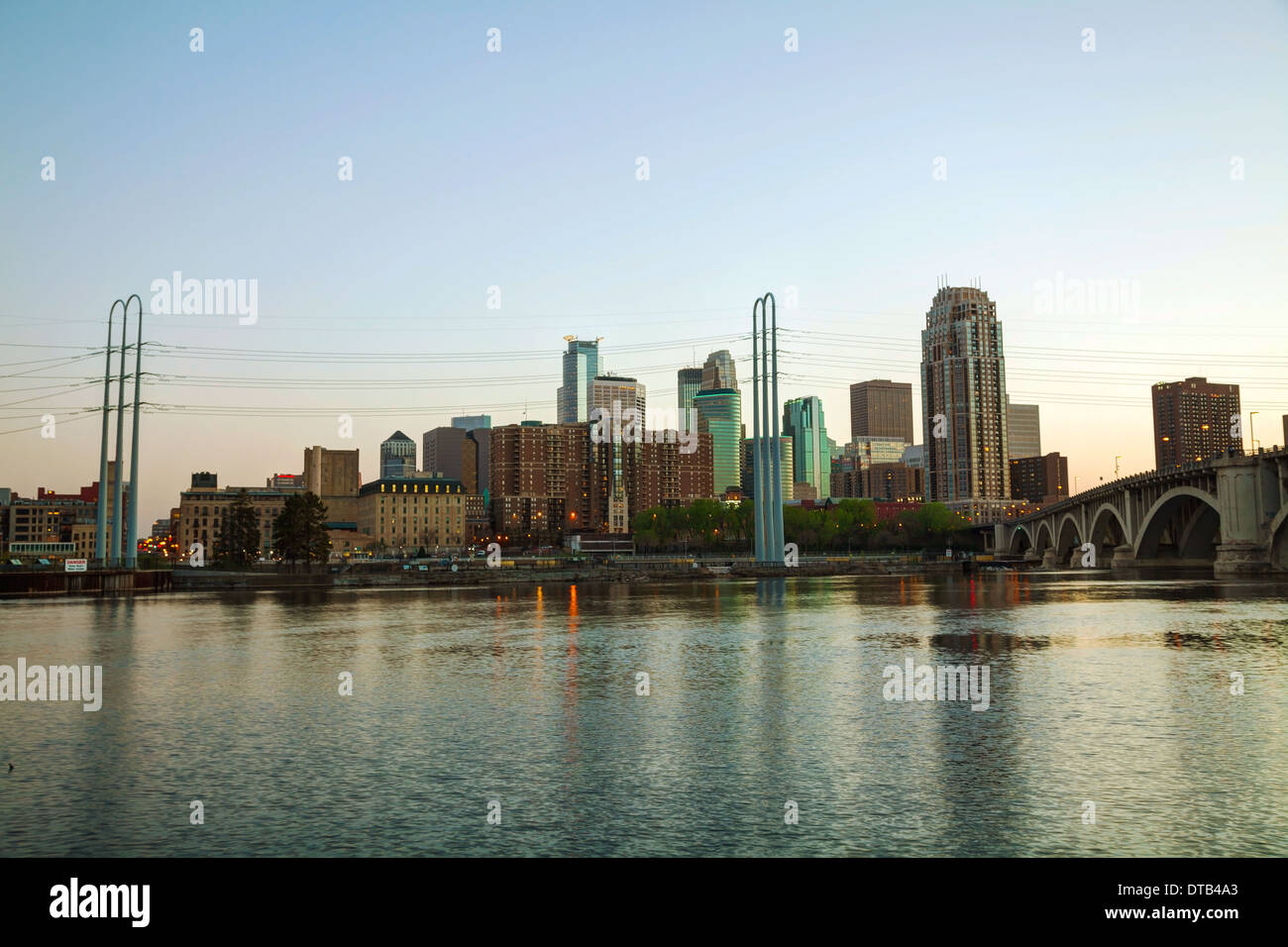 Die Innenstadt von Minneapolis, Minnesota in den Abend Stockfoto