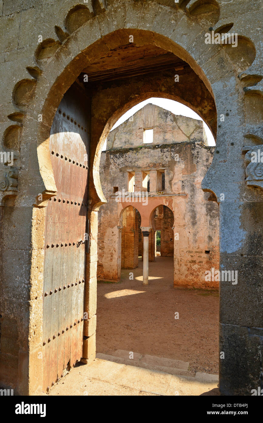 Tor zur Moschee, römische Ausgrabungsstätte Chellah (Sala Colonia), Königreich von Marokko, Rabat, Rabat-Salé-Zemmour-Zaer Region Stockfoto
